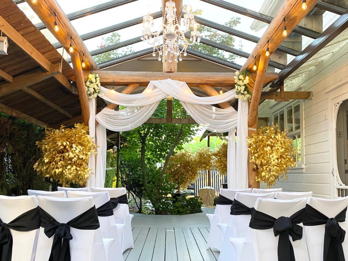 Princess And The Pea Hotel Langley Exterior photo